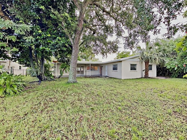 Building Photo - 5261 SW 8th Ct