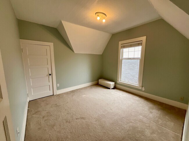 Building Photo - $500 Move In Special - Beautiful 3-bedroom...