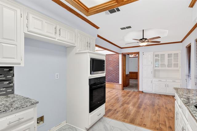 Building Photo - 918 Green Brook Dr