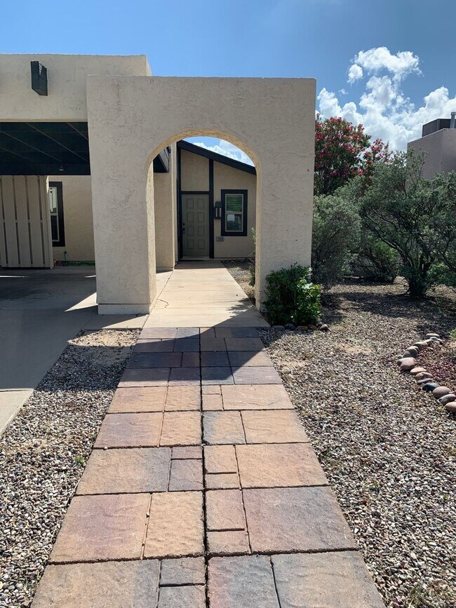 Building Photo - 3 bedroom 2 bath