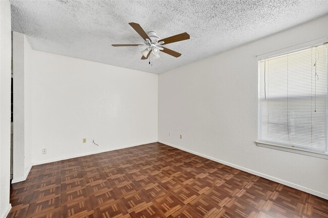 Building Photo - 7214 Salt Springs Dr