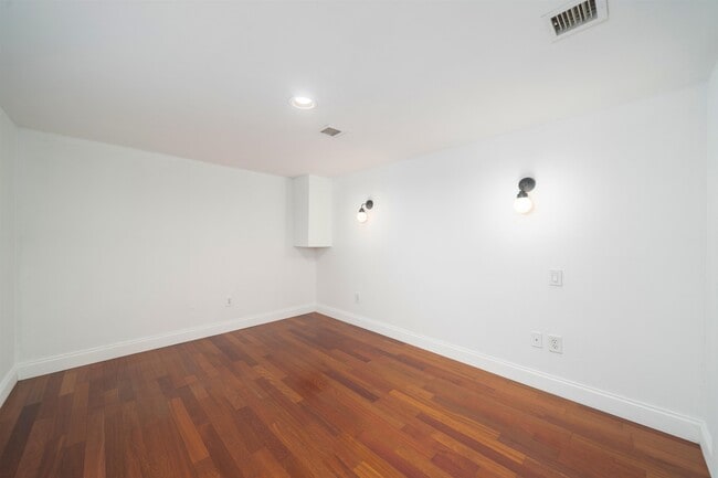 Building Photo - 344 Paterson Plank Rd