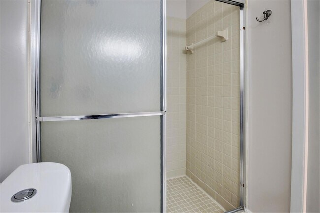 Building Photo - 484 Springdale Cir