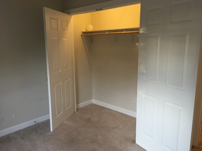 Building Photo - 1722 Ranchview Dr