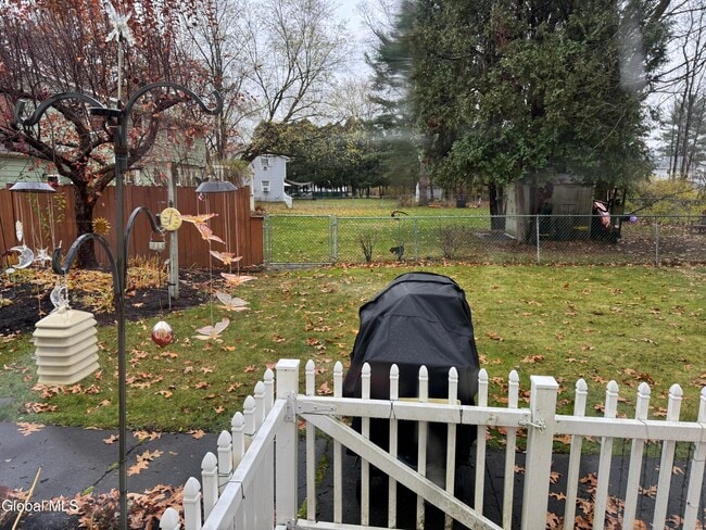 Building Photo - 18 Conver Dr