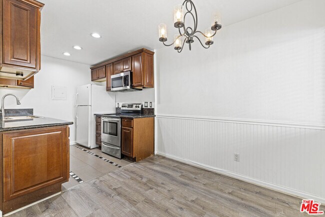 Building Photo - 10757 Hortense St