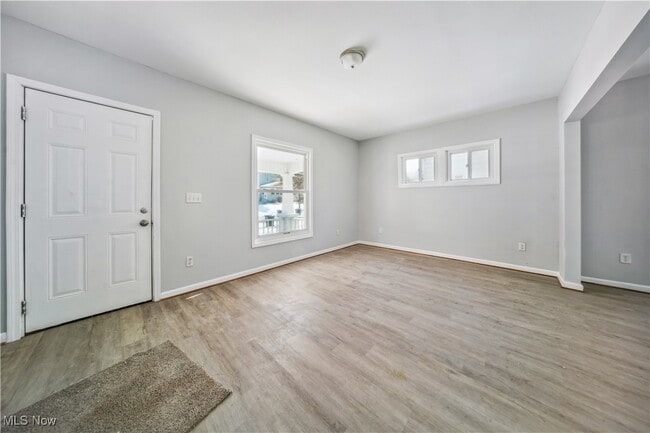 Building Photo - 702 Grace Ave