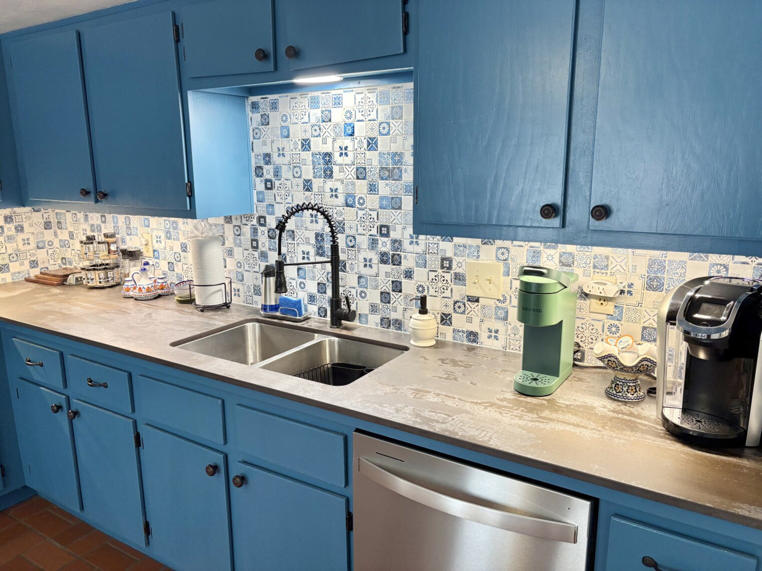 Building Photo - 941 Navidad St