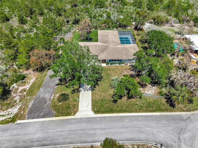 Building Photo - 9125 SE Karin St