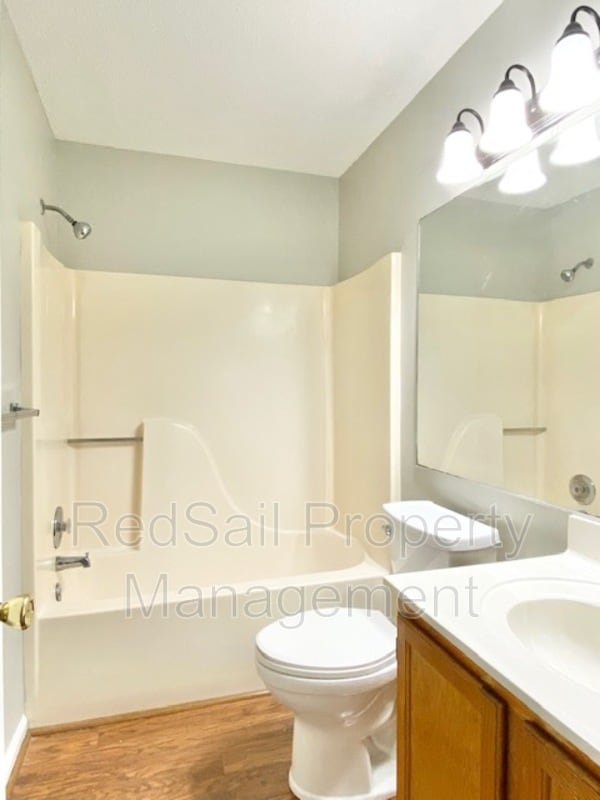 Building Photo - 200 S Hunt Club Run