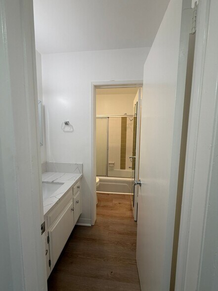 Building Photo - 1825 N Gramercy Pl