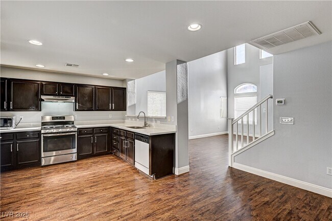 Building Photo - 10425 MIHELA Ave