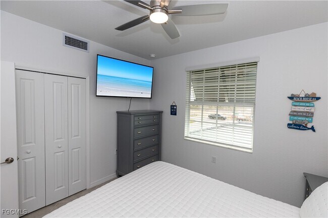 Building Photo - 15375 Grn Acrs Ave