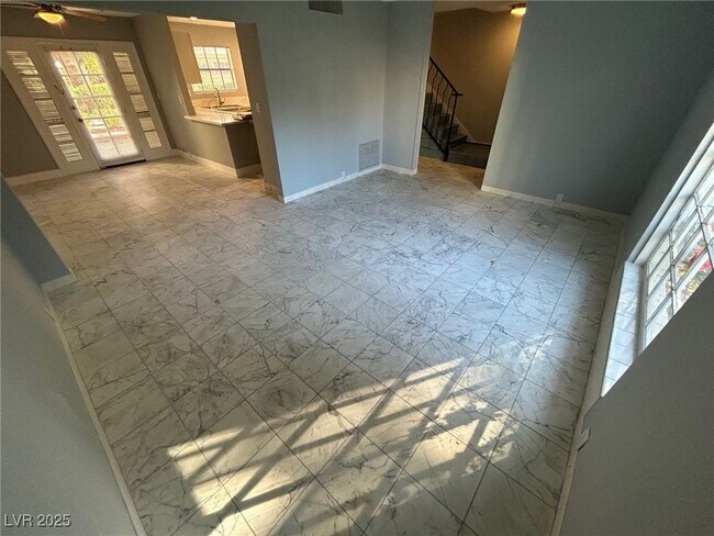 Building Photo - 596 Tam O Shanter