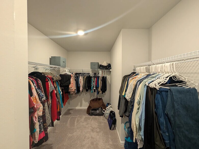 Building Photo - Room in Townhome on Regal Dr