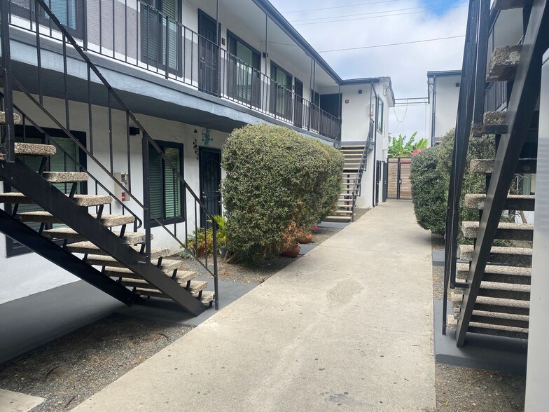 Building Photo - 910