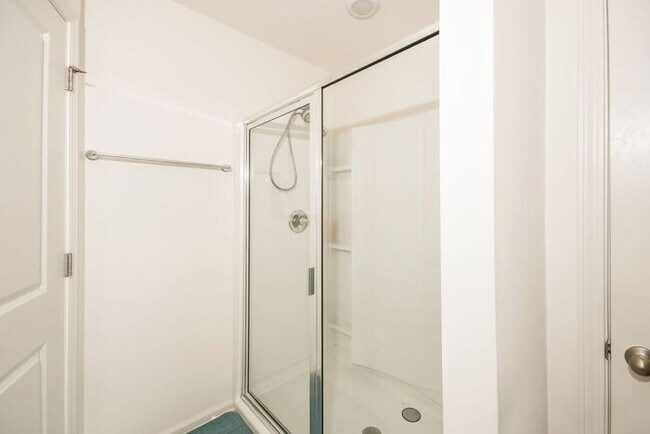 Building Photo - 3 bed / 2.5 bath ~ Foxbank Plantation