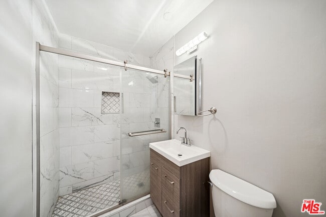 Building Photo - 326 Serrano Ave