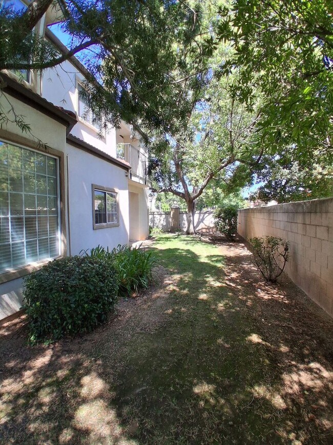 Building Photo - 8147 N Cedar Ave