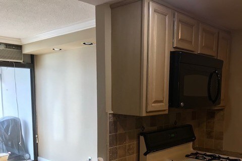 Kitchen - 450 W 7th St