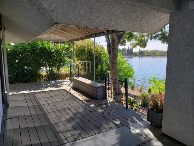 Building Photo - Lakefront Living in this 3/2 Beautiful Home! (55+ Community)