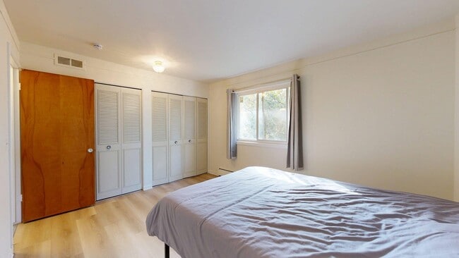 Building Photo - 1257 Island Dr