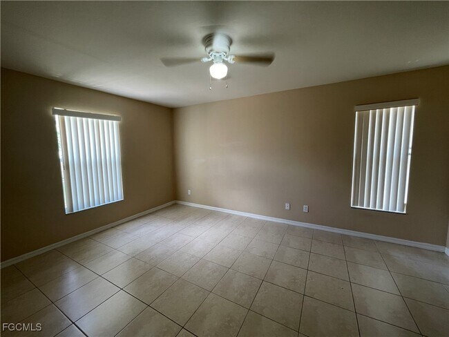 Building Photo - 630 SW 28th Terrace