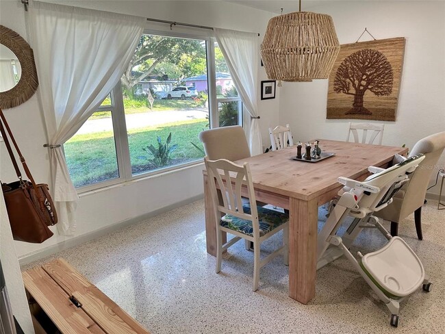 Building Photo - 815 Woodley Rd