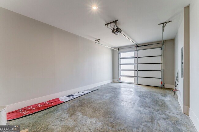 Building Photo - 79 Chateau Dr SE