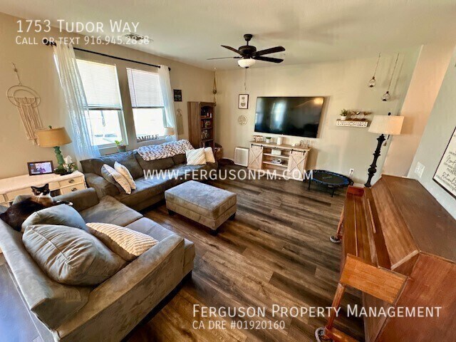 Building Photo - 1753 Tudor Wy