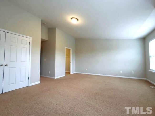 Building Photo - End Unit Townhome for Rent
