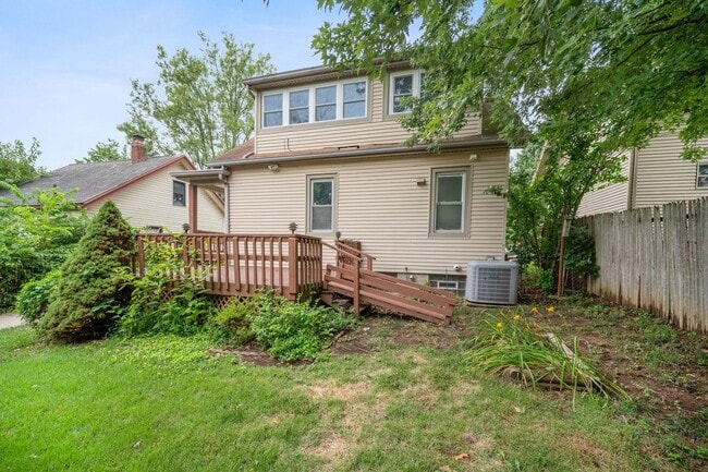 Building Photo - CHEVIOT- Charming 3 bedroom 1.5 bath