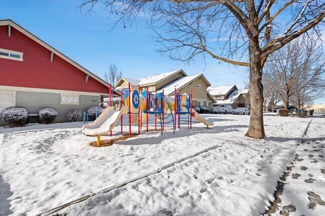 Building Photo - 9947 W Rosecroft Ct