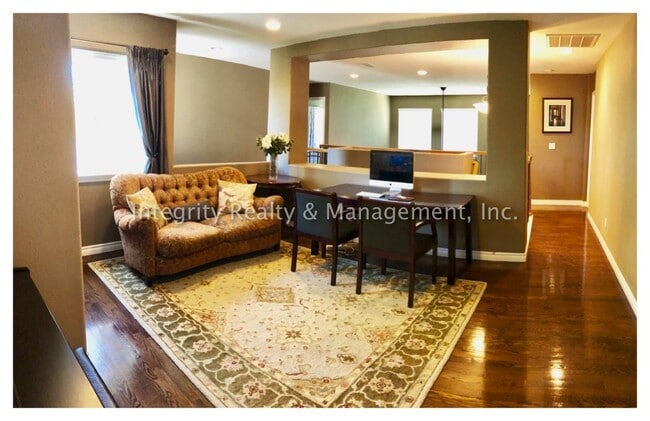 Building Photo - 4 Bed/5 Bath, 4,219 Sqft -11089 Canyonbroo...