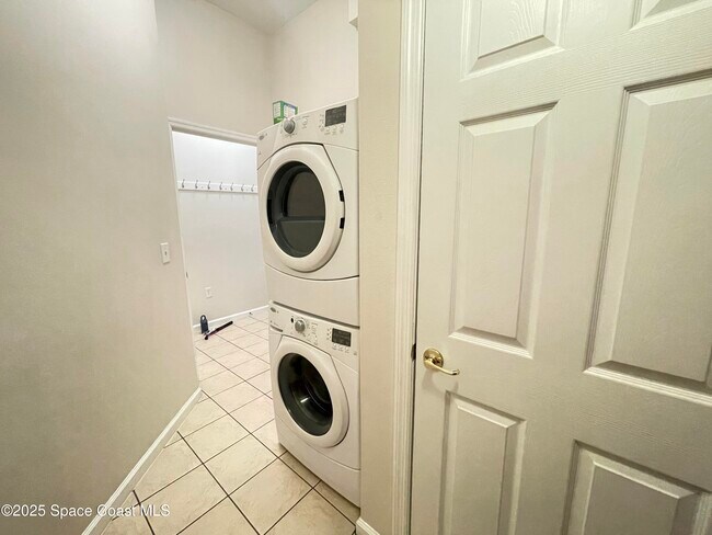 Building Photo - 4066 Meander Pl