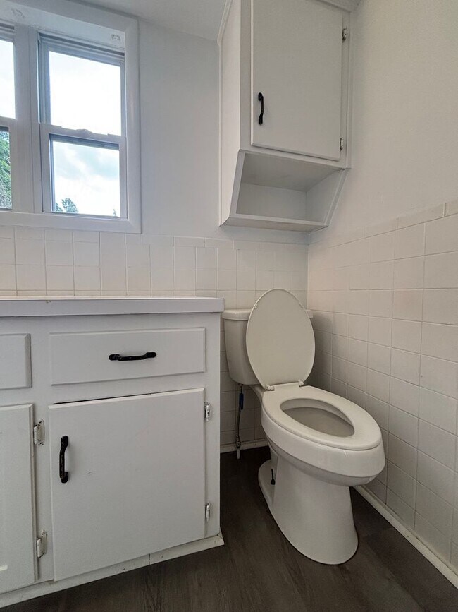 Building Photo - Rent this 3 Bedroom 1 Bath beautiful House...