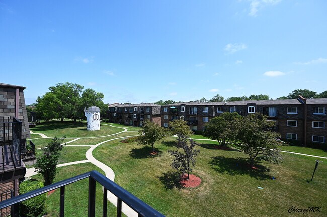 Building Photo - 9381 Bay Colony Dr