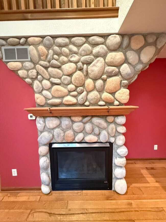 Building Photo - 7366 Surrey Dr