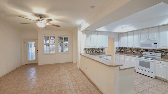 Building Photo - 381 1st Ave SW