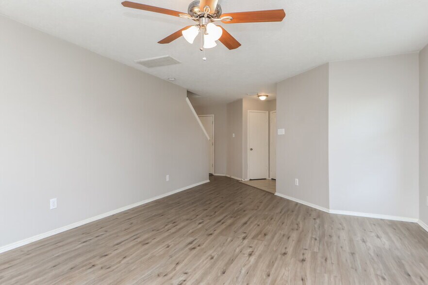 Building Photo - 33322 Cottonwood Bend