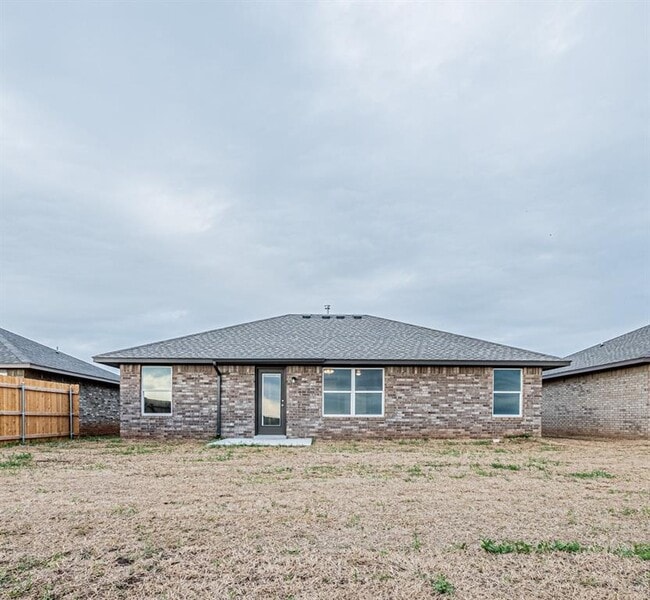 Building Photo - 1626 Highland Loop