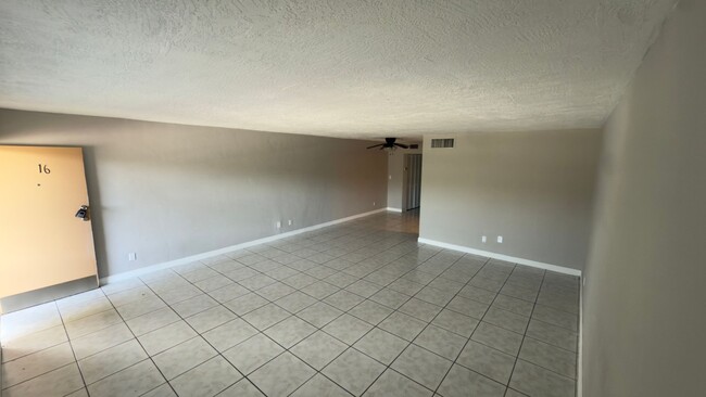 Building Photo - Spacious 1-Bed Condo in Sutton House – 974 SF, East of Biscayne