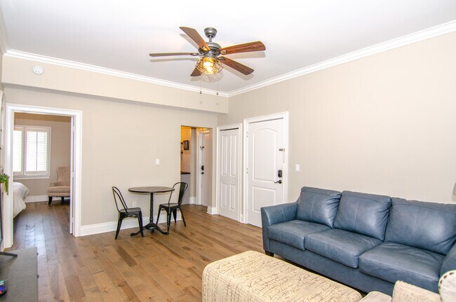 Building Photo - Melrose Landing Condo
