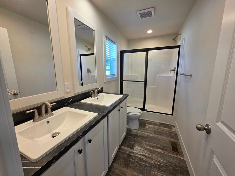 Building Photo - 4393 Hemlock Loop