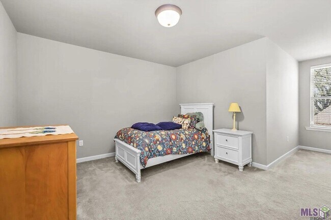 Building Photo - 8624 Arabella Ave