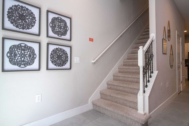 Building Photo - 7592 Sunny Dreams Ln