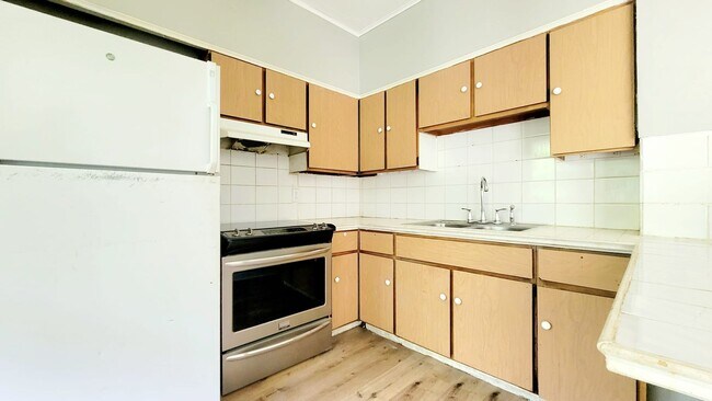 Building Photo - 721 Haney Ave