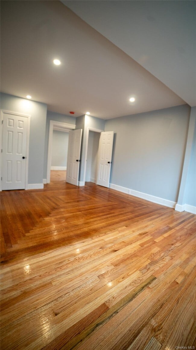 Building Photo - 305 N Terrace Ave