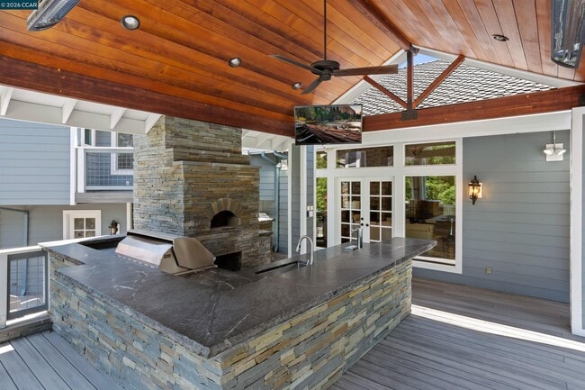 Building Photo - 2324 Saddleback Dr