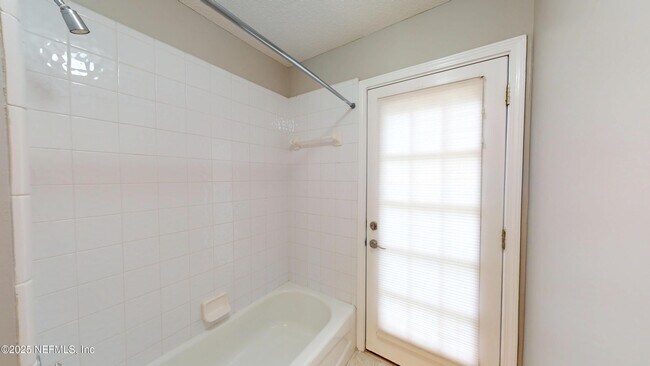 Building Photo - 11861 Lake Fern Dr